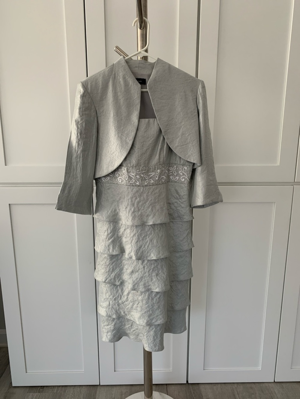 R&M Richards Light Gray Tiered Midi Dress with Cropped Jacket - Picture 1 of 16